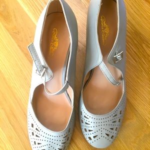 Journee Collection Heels